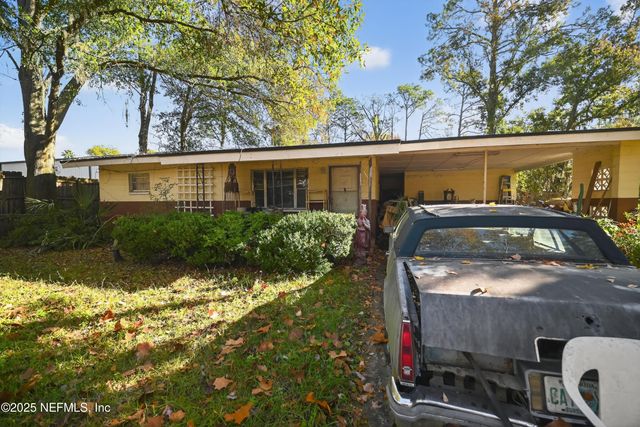 8545 MATERA Avenue, Jacksonville, FL 32244