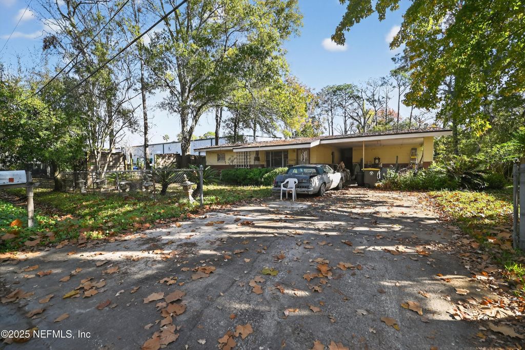 8545 MATERA Avenue, Jacksonville, FL 32244