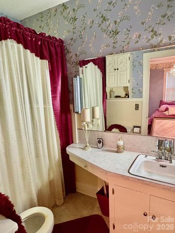 1612 S New Hope Road, Gastonia, NC 28054