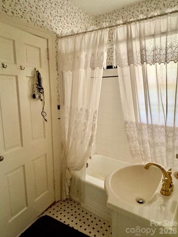 1612 S New Hope Road, Gastonia, NC 28054