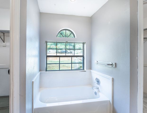 1106 N Flamingo Road, Rogers, AR 72756
