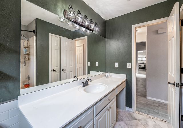 1106 N Flamingo Road, Rogers, AR 72756