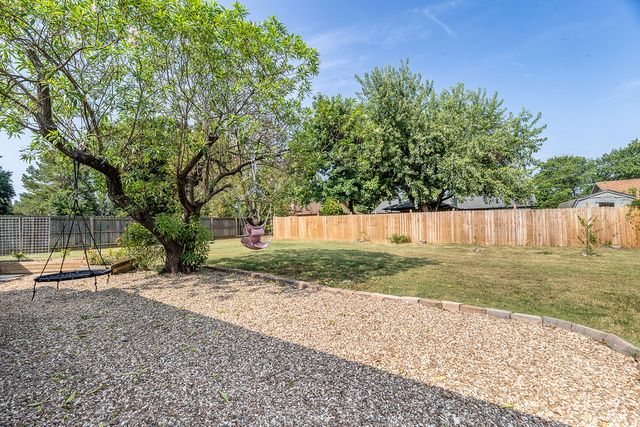 1106 N Flamingo Road, Rogers, AR 72756