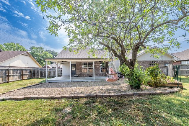 1106 N Flamingo Road, Rogers, AR 72756