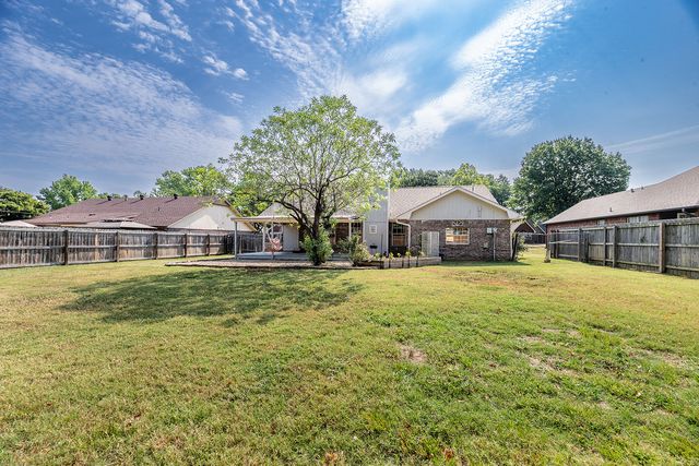 1106 N Flamingo Road, Rogers, AR 72756