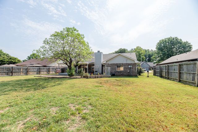 1106 N Flamingo Road, Rogers, AR 72756