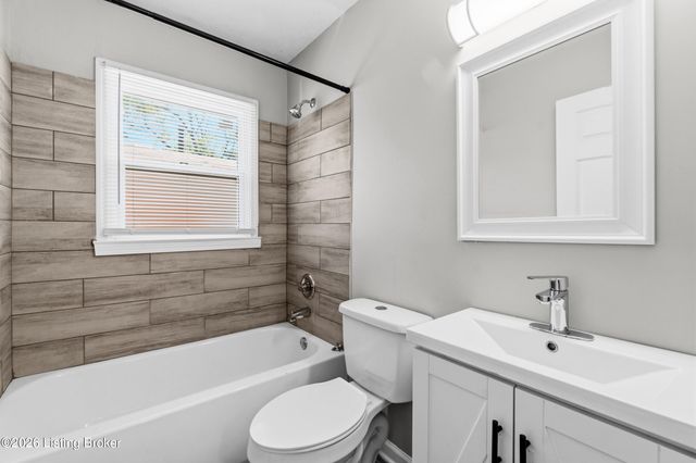 1037 Kaiser Ct, Louisville, KY 40211