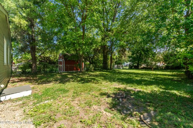 1037 Kaiser Ct, Louisville, KY 40211