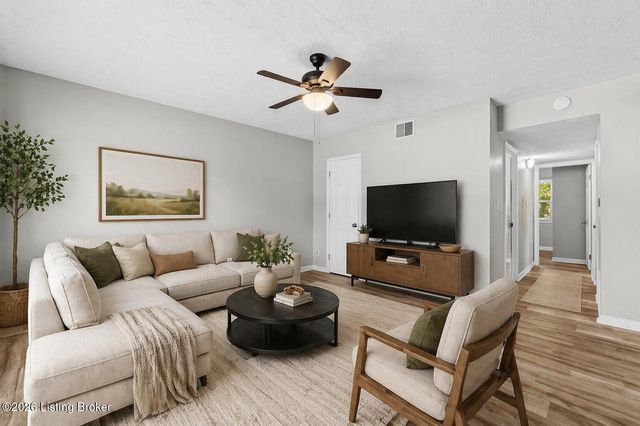 1037 Kaiser Ct, Louisville, KY 40211