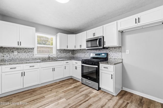 1037 Kaiser Ct, Louisville, KY 40211