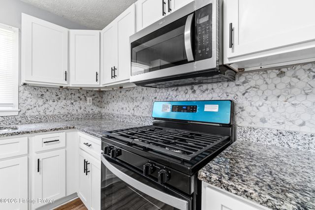 1037 Kaiser Ct, Louisville, KY 40211