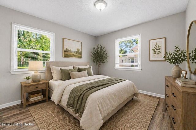 1037 Kaiser Ct, Louisville, KY 40211