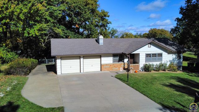 944 Oxford Dr, Emporia, KS 66801