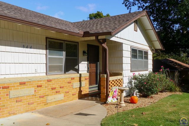 944 Oxford Dr, Emporia, KS 66801