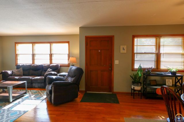 944 Oxford Dr, Emporia, KS 66801