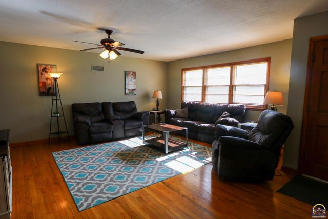 944 Oxford Dr, Emporia, KS 66801