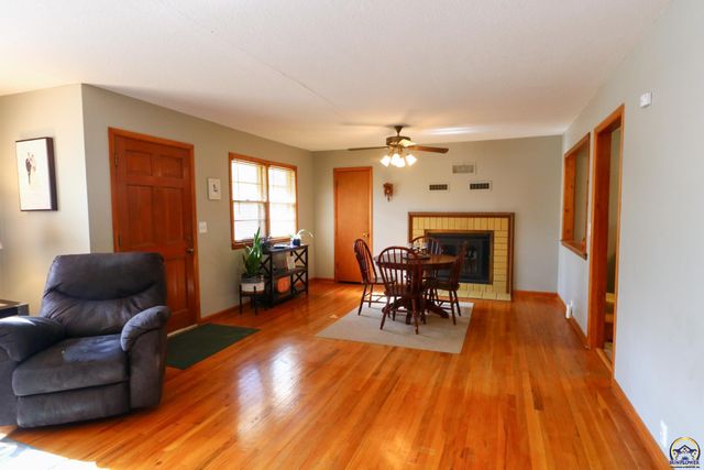 944 Oxford Dr, Emporia, KS 66801