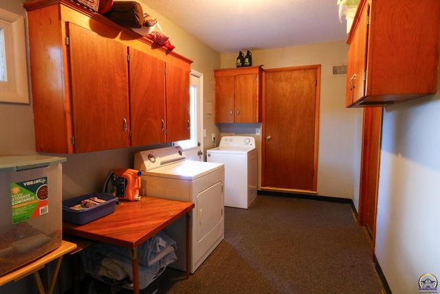 944 Oxford Dr, Emporia, KS 66801