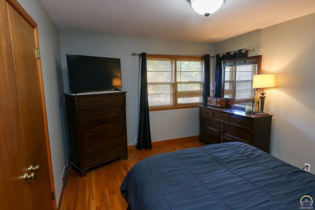 944 Oxford Dr, Emporia, KS 66801