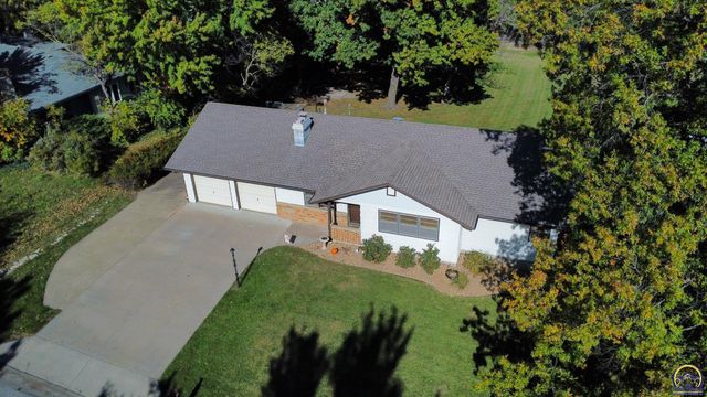 944 Oxford Dr, Emporia, KS 66801