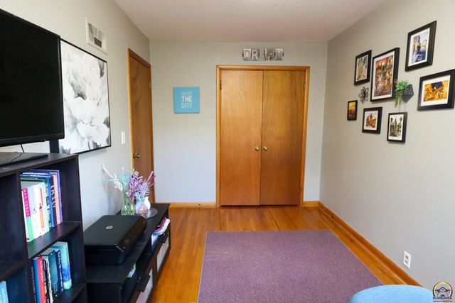 944 Oxford Dr, Emporia, KS 66801