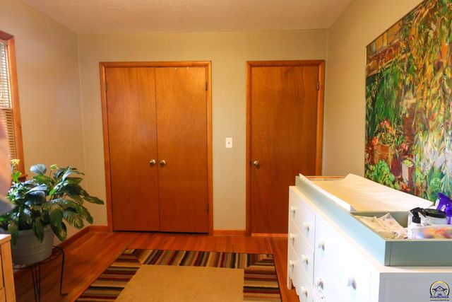 944 Oxford Dr, Emporia, KS 66801