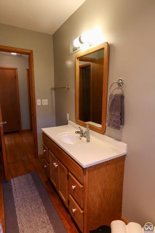 944 Oxford Dr, Emporia, KS 66801