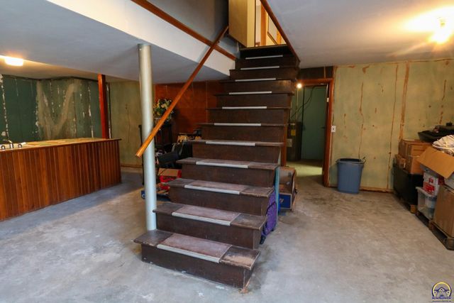 944 Oxford Dr, Emporia, KS 66801