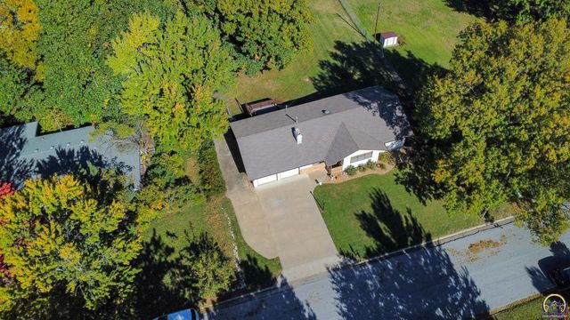 944 Oxford Dr, Emporia, KS 66801