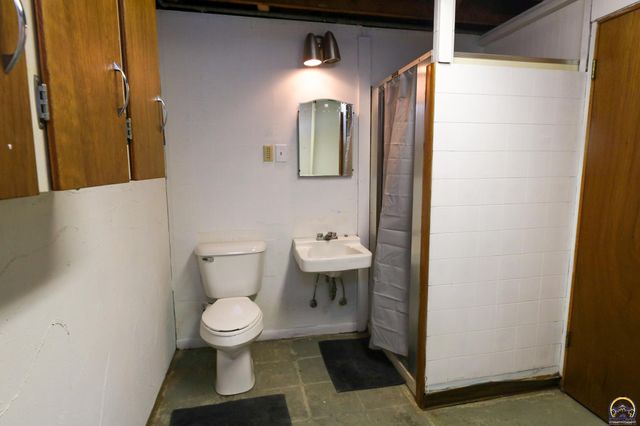 944 Oxford Dr, Emporia, KS 66801