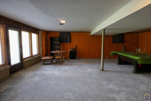 944 Oxford Dr, Emporia, KS 66801