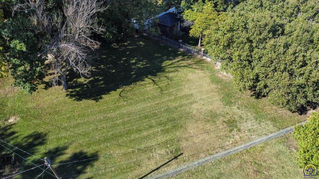 944 Oxford Dr, Emporia, KS 66801