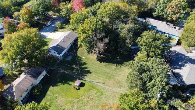 944 Oxford Dr, Emporia, KS 66801