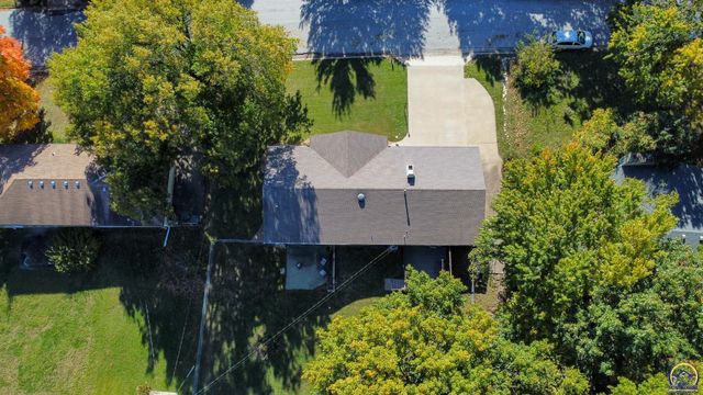 944 Oxford Dr, Emporia, KS 66801