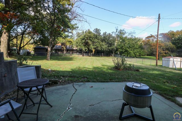 944 Oxford Dr, Emporia, KS 66801