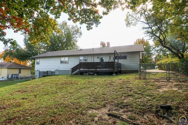 944 Oxford Dr, Emporia, KS 66801