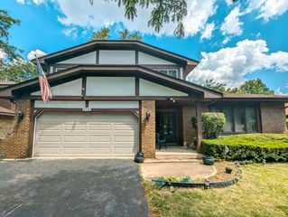 3240 Knollwood Lane, Homewood, IL 60430