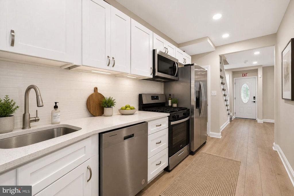 Image 14 of property listing at 4019 BAREVA RD, Baltimore, MD 21215