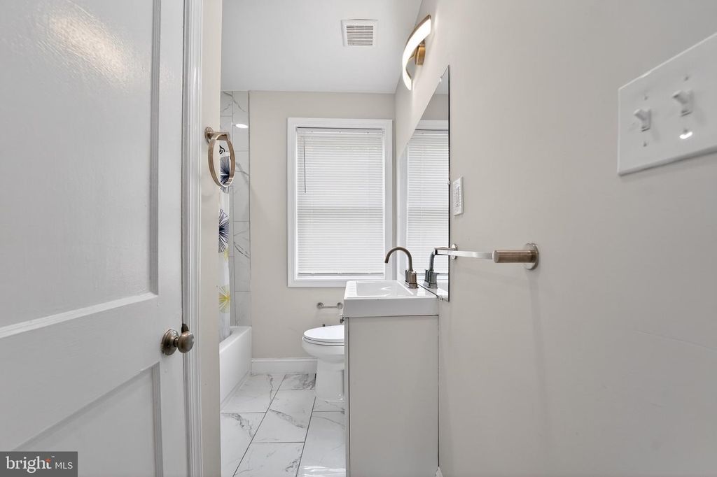 Image 34 of property listing at 4019 BAREVA RD, Baltimore, MD 21215