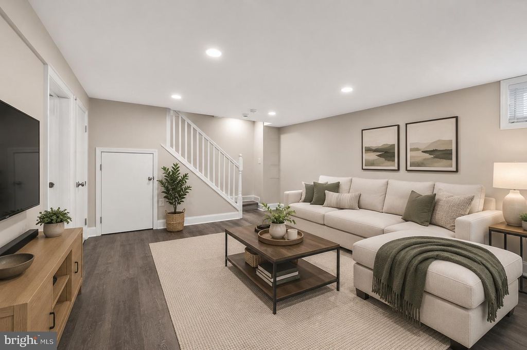 Image 37 of property listing at 4019 BAREVA RD, Baltimore, MD 21215
