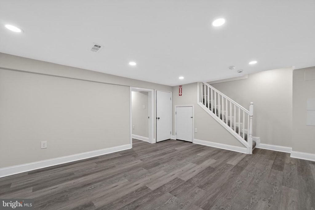 Image 38 of property listing at 4019 BAREVA RD, Baltimore, MD 21215