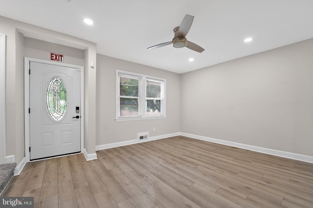 Image 4 of property listing at 4019 BAREVA RD, Baltimore, MD 21215