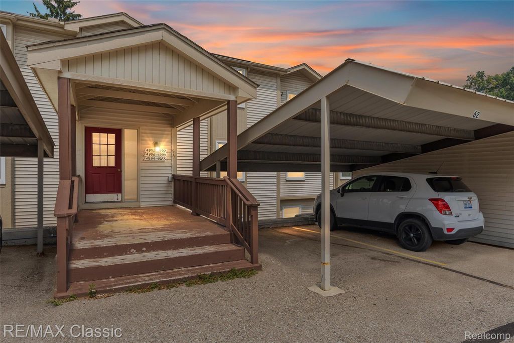 4990 Oak Hill Drive 59, Waterford Charter Township, MI 48329