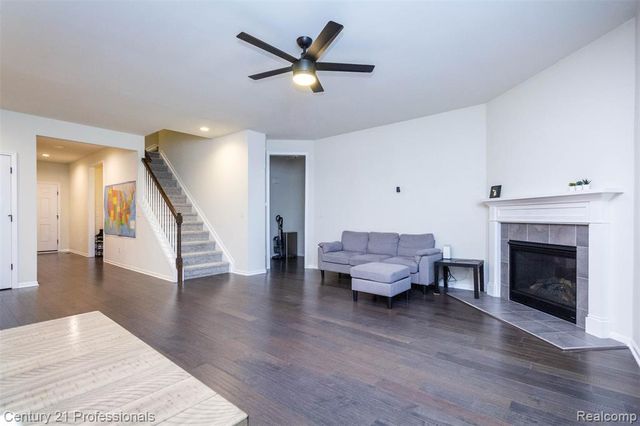 1218 Lark Street, Lake Orion, MI 48360