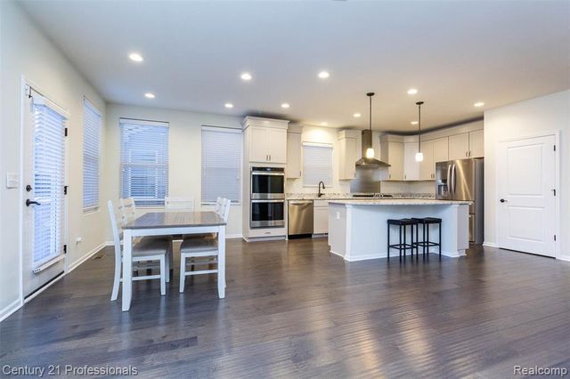 1218 Lark Street, Lake Orion, MI 48360