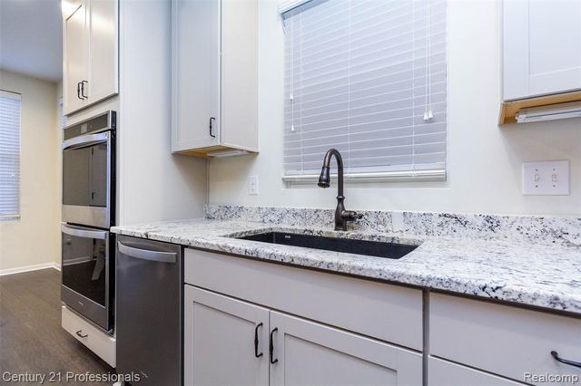 1218 Lark Street, Lake Orion, MI 48360