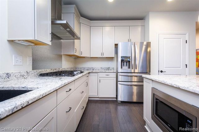 1218 Lark Street, Lake Orion, MI 48360