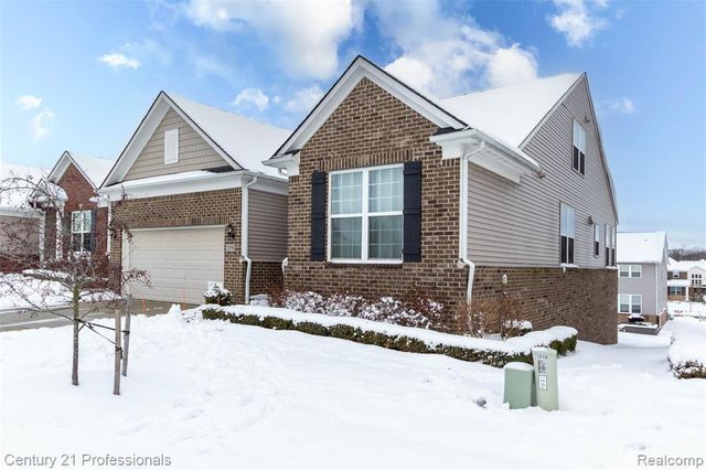 1218 Lark Street, Lake Orion, MI 48360