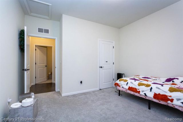 1218 Lark Street, Lake Orion, MI 48360