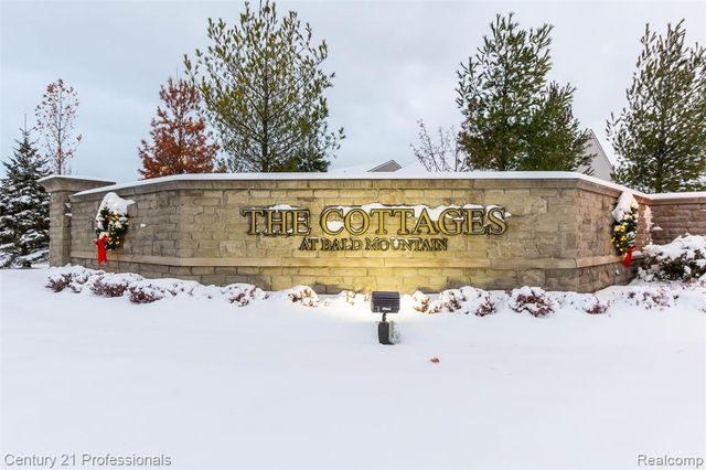 1218 Lark Street, Lake Orion, MI 48360